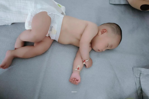 石河子孕妇肚子一跳一跳